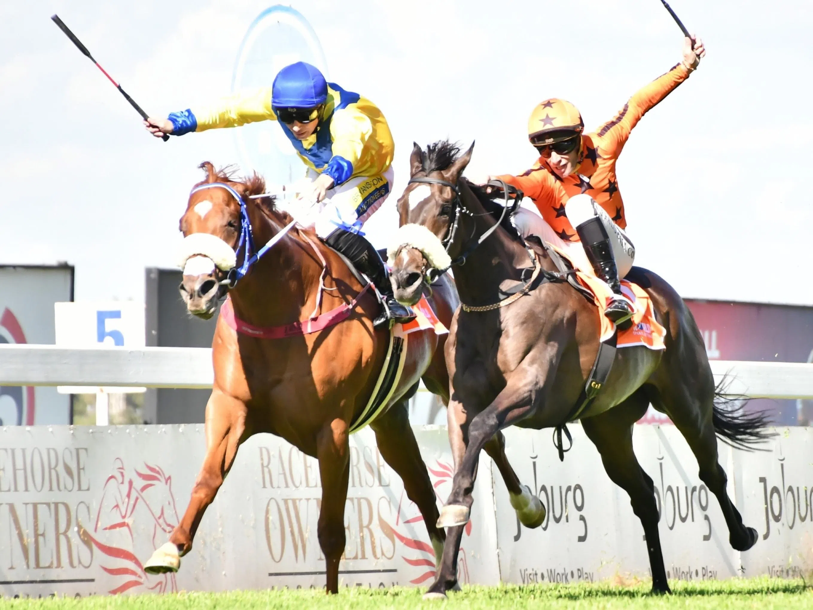 De Kock has edge in SA Derby